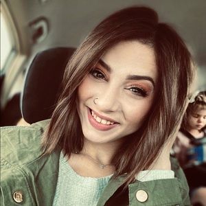 Meet your Posher, Hayley